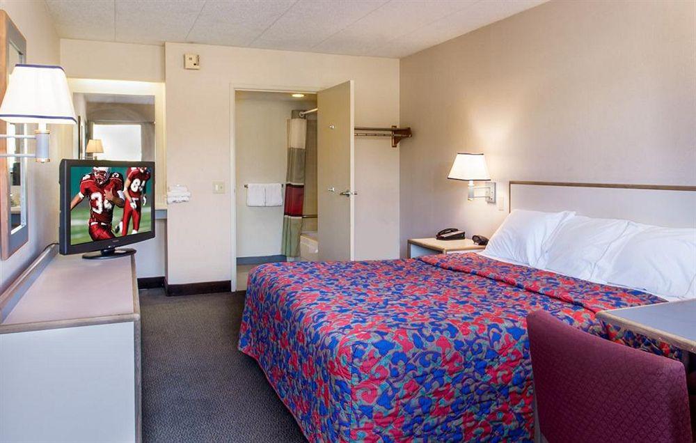 Travelodge By Wyndham Peoria Bagian luar foto
