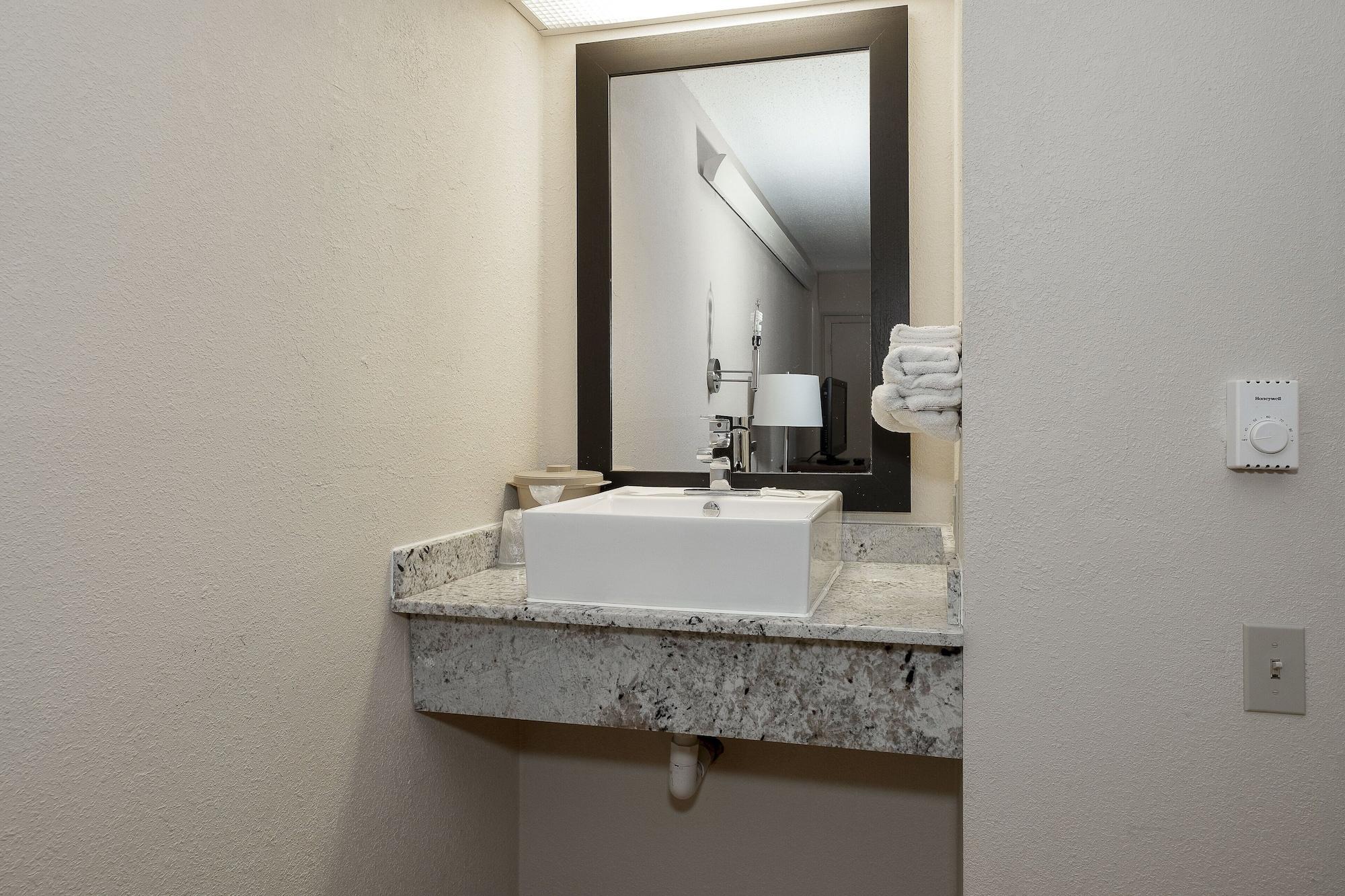 Travelodge By Wyndham Peoria Bagian luar foto