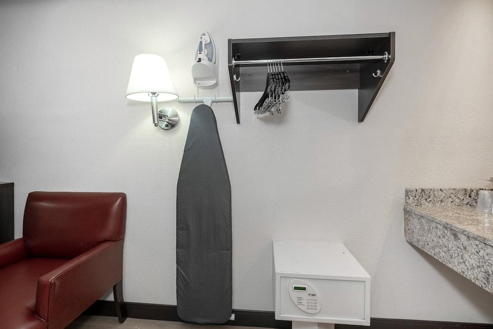 Travelodge By Wyndham Peoria Bagian luar foto