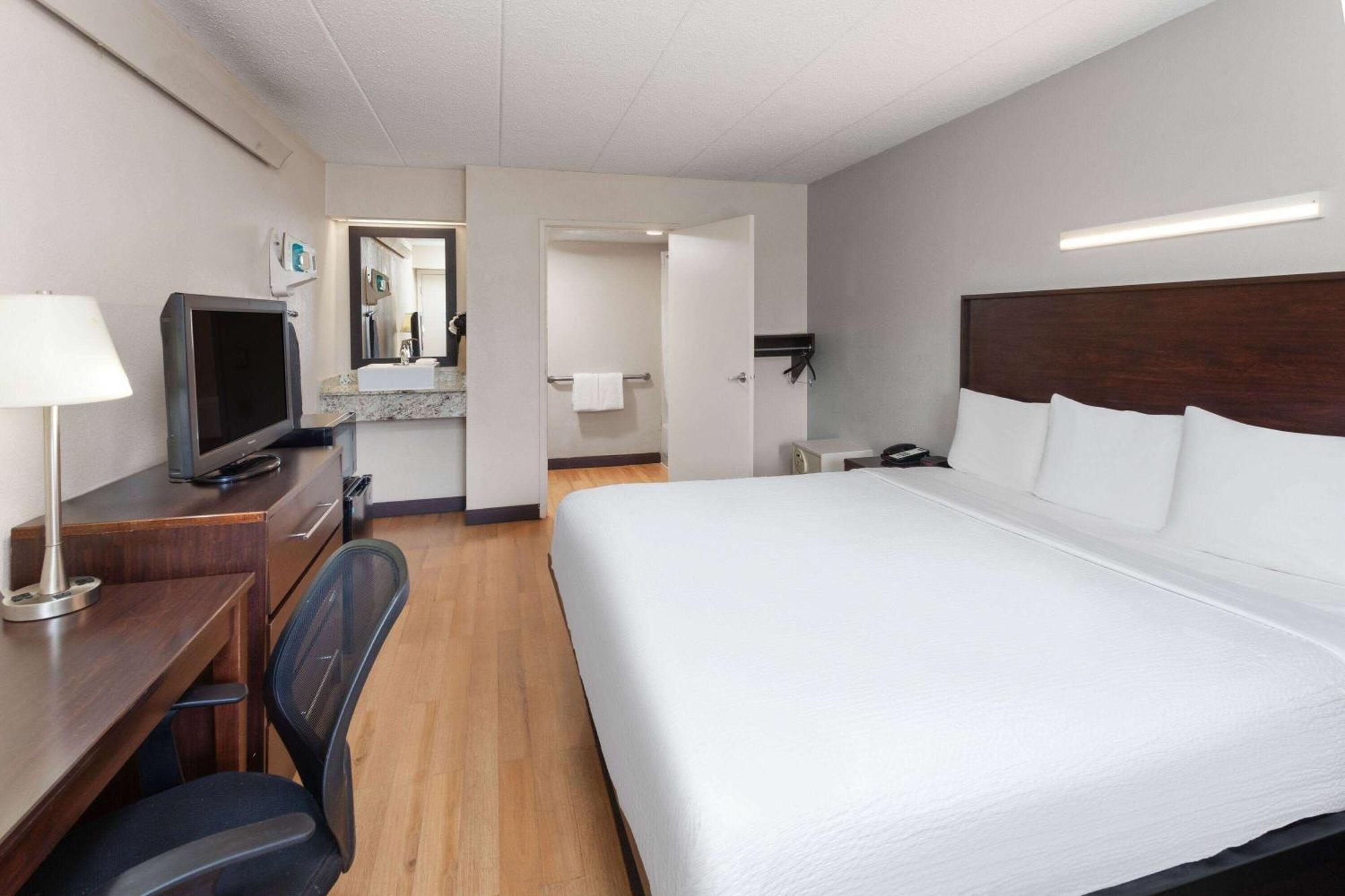 Travelodge By Wyndham Peoria Bagian luar foto