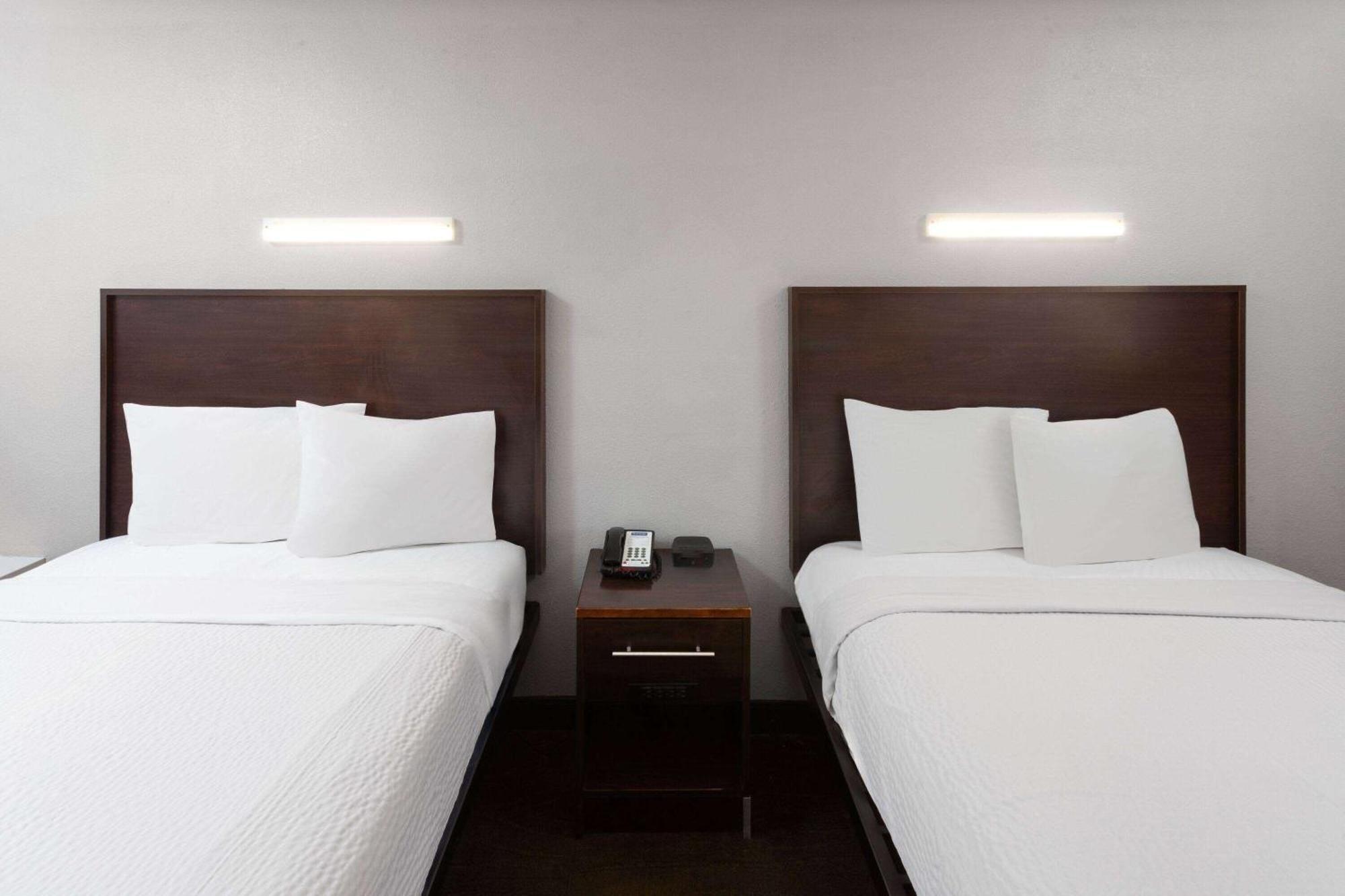 Travelodge By Wyndham Peoria Bagian luar foto
