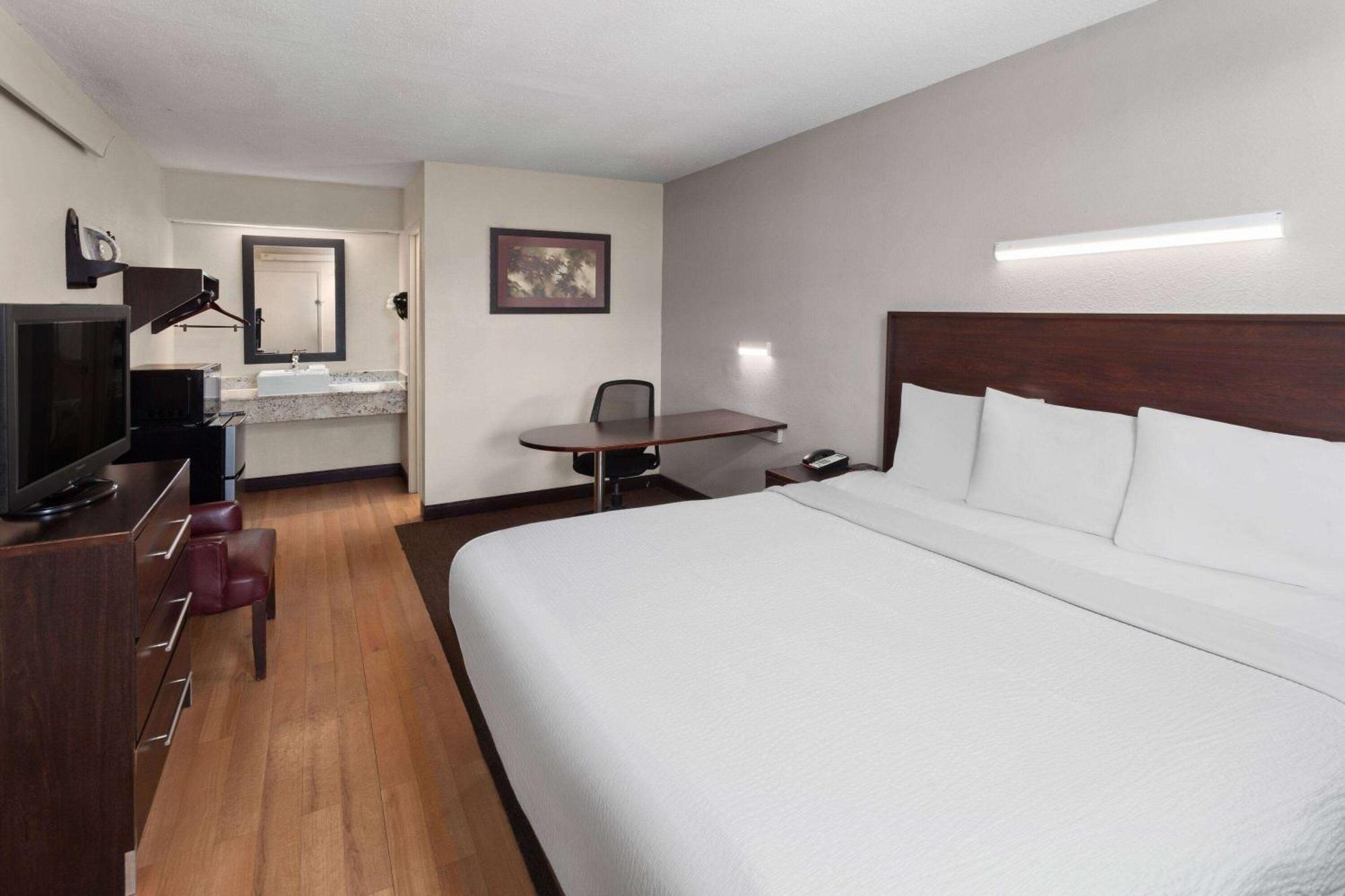 Travelodge By Wyndham Peoria Bagian luar foto