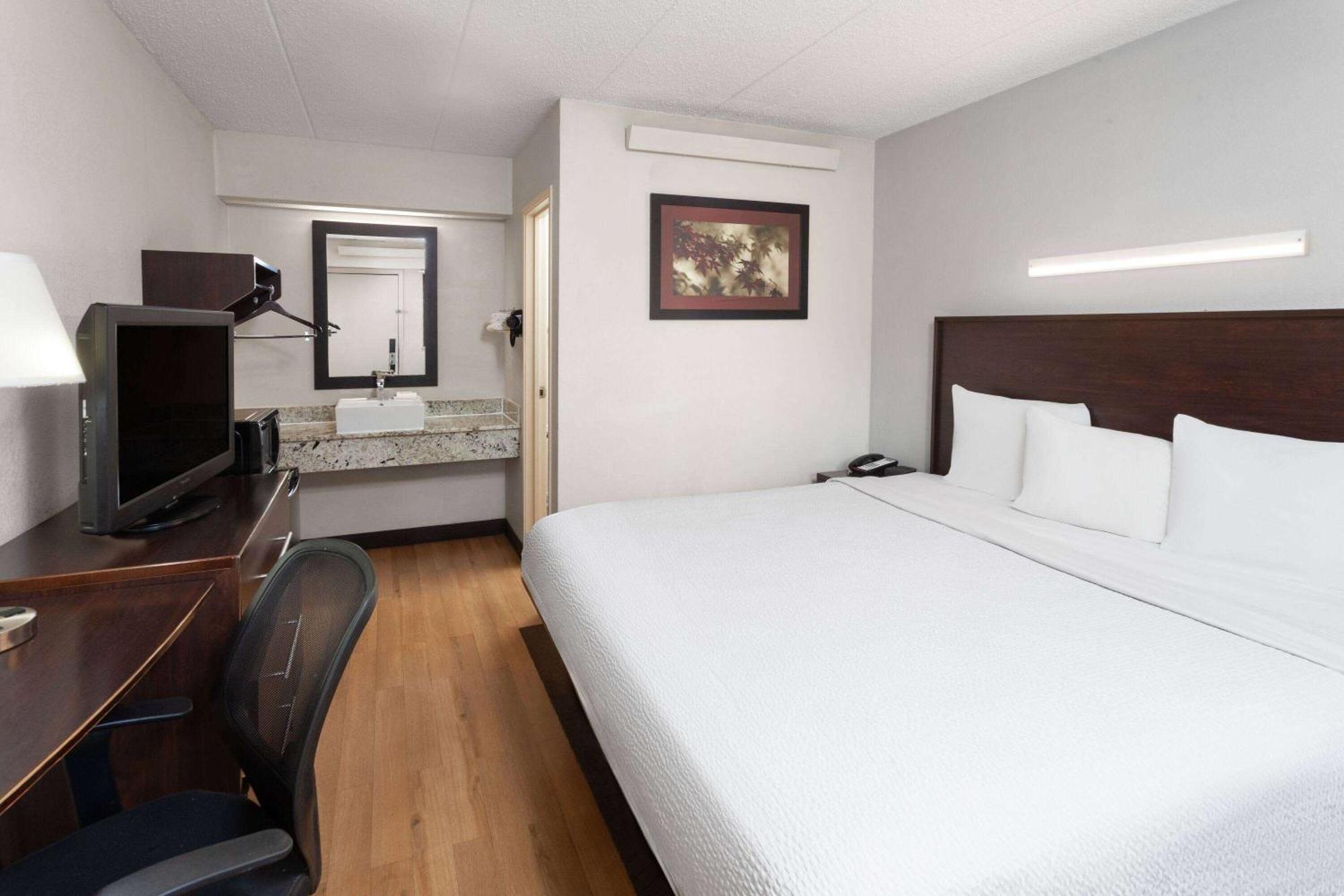 Travelodge By Wyndham Peoria Bagian luar foto