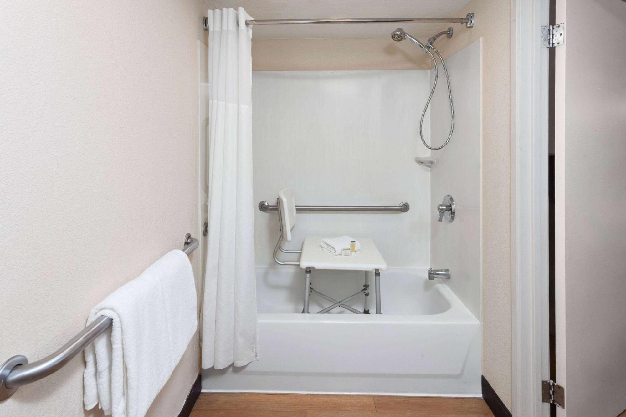Travelodge By Wyndham Peoria Bagian luar foto