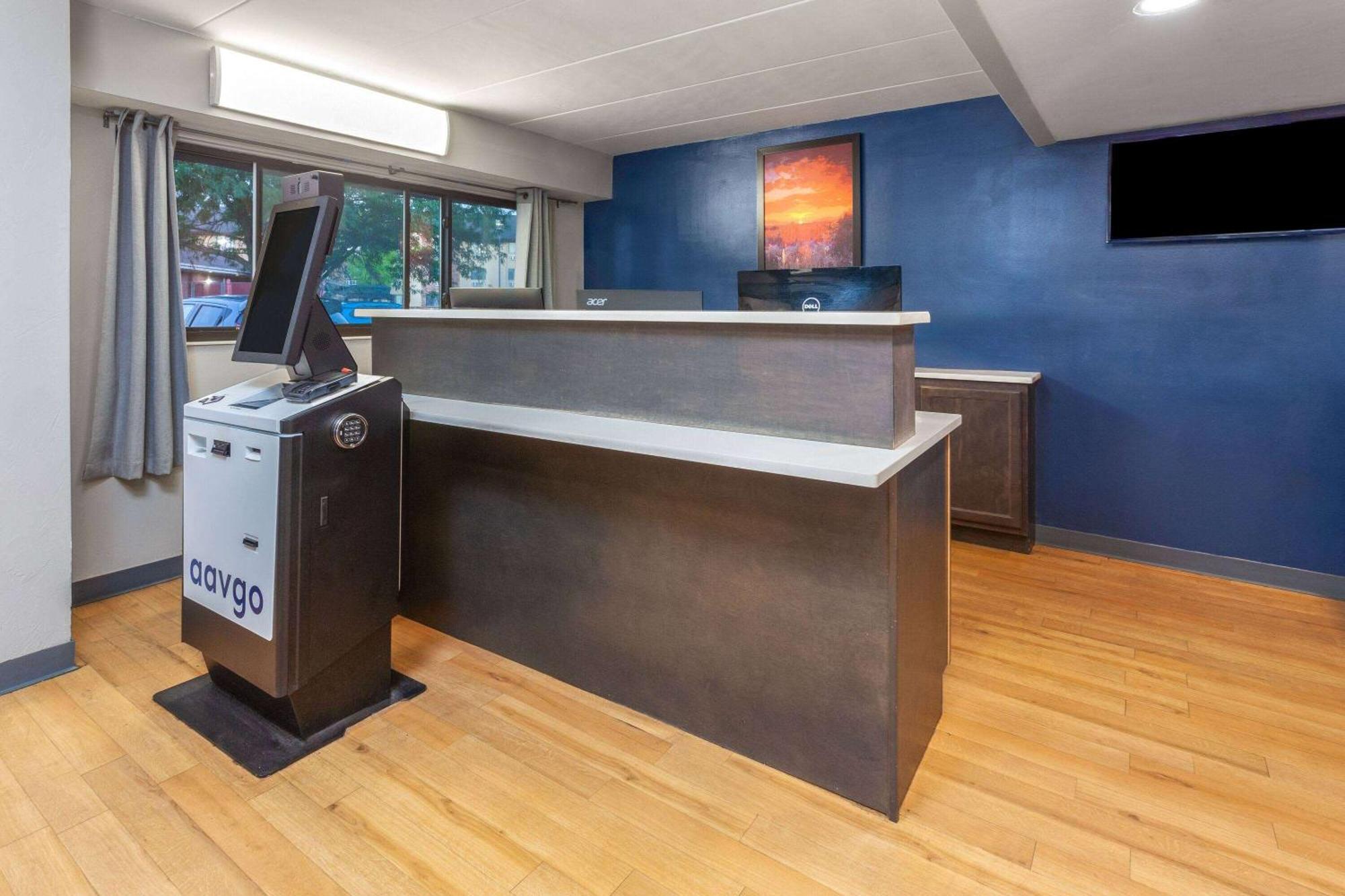 Travelodge By Wyndham Peoria Bagian luar foto