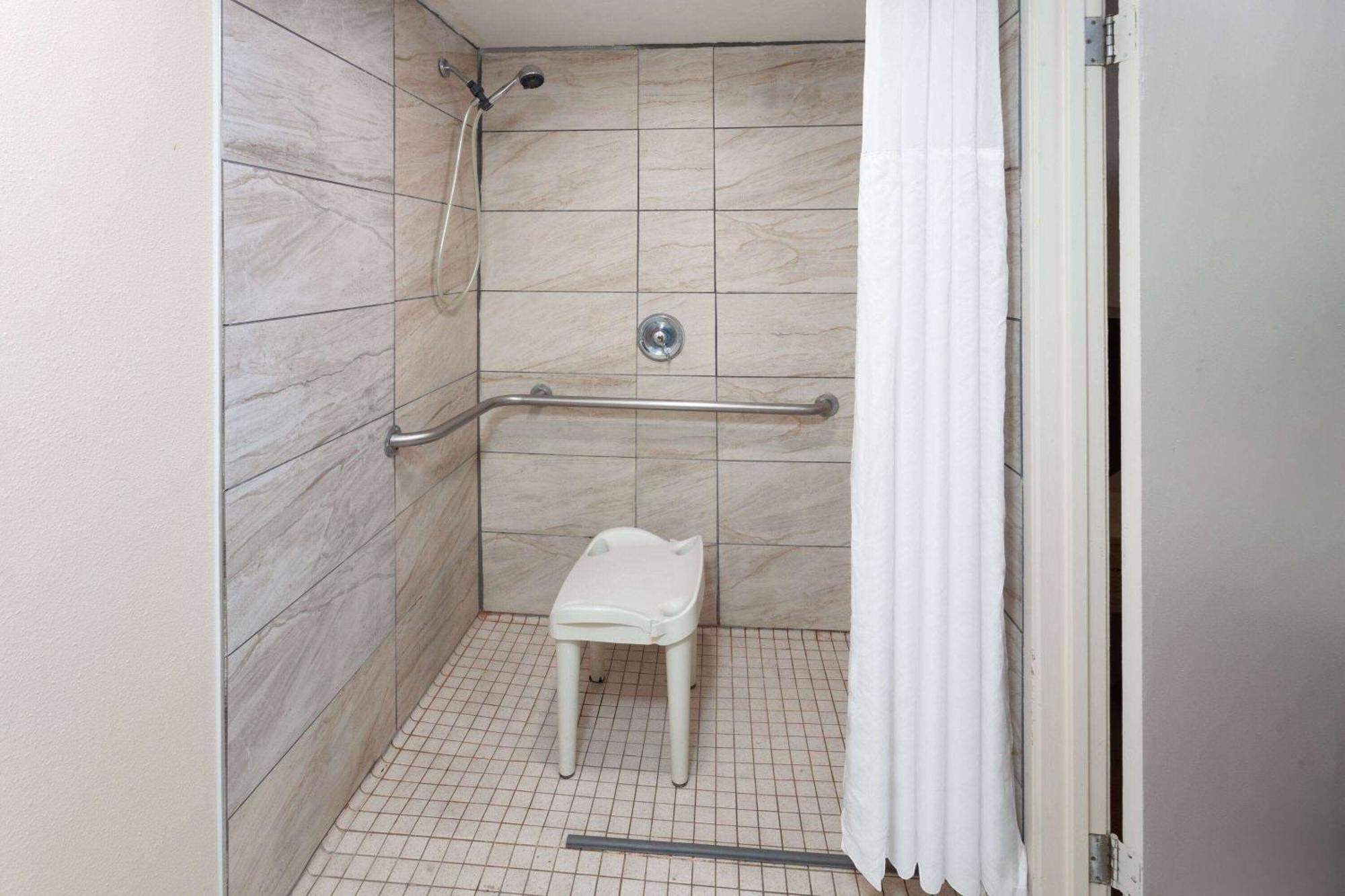 Travelodge By Wyndham Peoria Bagian luar foto